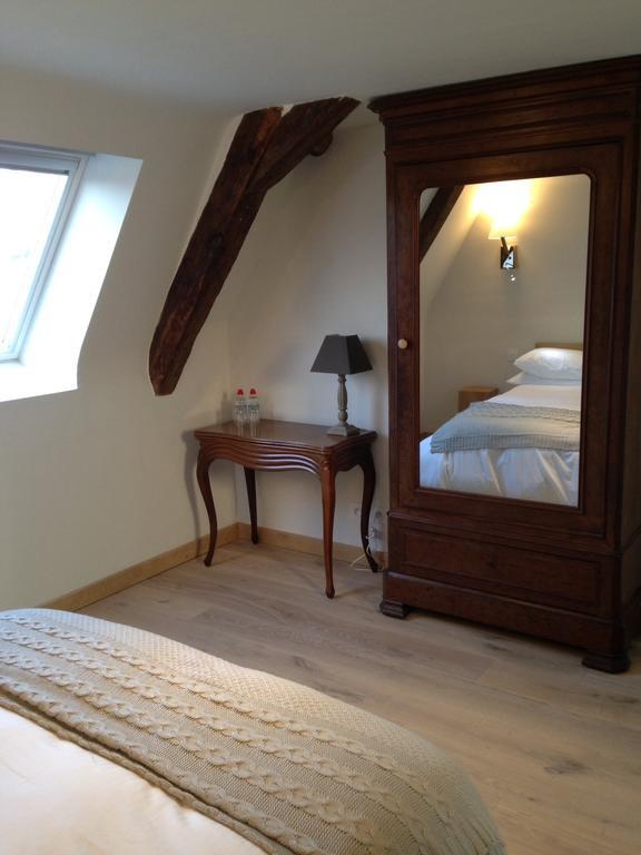 Bed and Breakfast Le Manoir De La Vieille Douve Bourg-d'Ire Номер фото