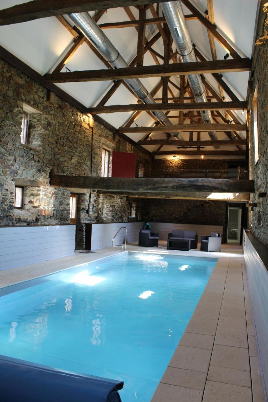 Bed and Breakfast Le Manoir De La Vieille Douve Bourg-d'Ire Екстер'єр фото